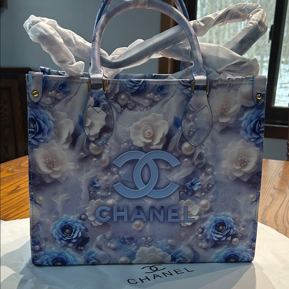 Chanel Blue and White Monogrammed Floral Tote Bag - VIP Gift - Picture 4 of 12